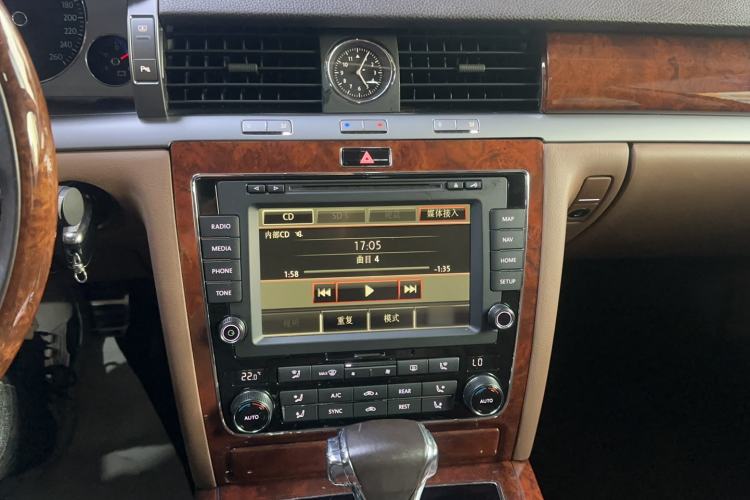 Used Volkswagen Phaeton 2015 3.0L Smart Edition Audio And AC Panel