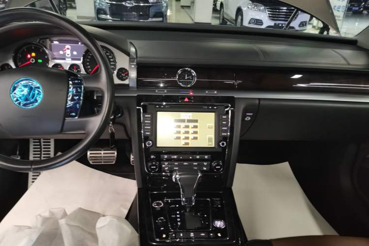 Used Volkswagen Phaeton 2015 3.0L Exclusive Edition Audio And AC Panel