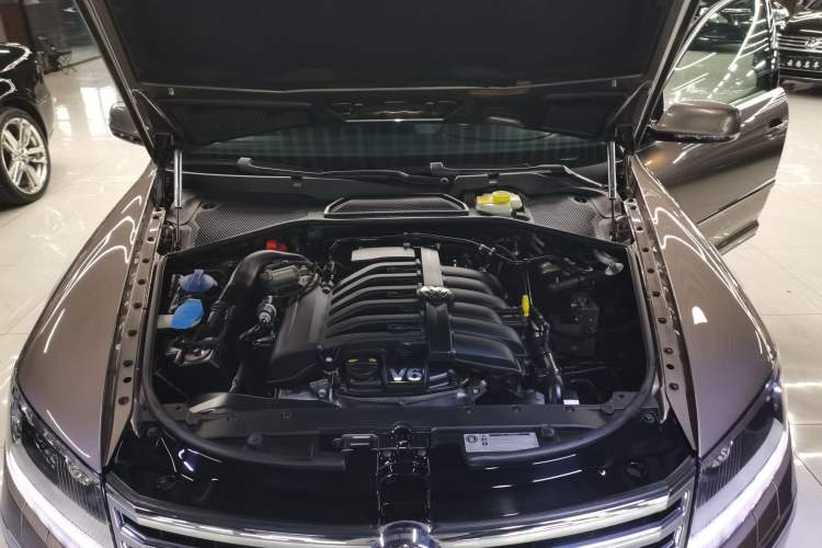 Used Volkswagen Phaeton 2015 3.0L Exclusive Edition Engine Bay