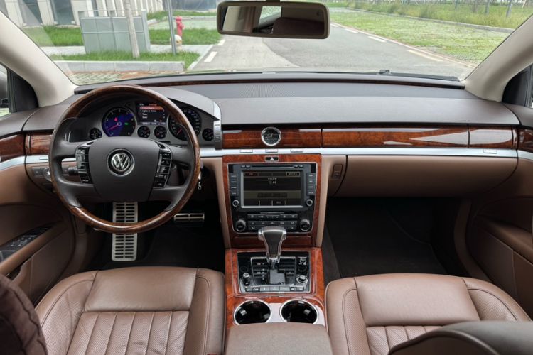 Used Volkswagen Phaeton 2015 3.0L Smart Edition Interior 1