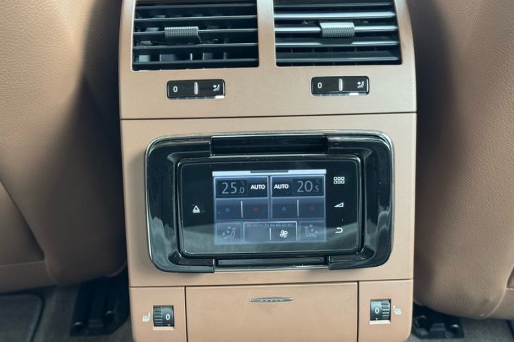 Used Volkswagen Phaeton 2015 3.0L Smart Edition Interior 2