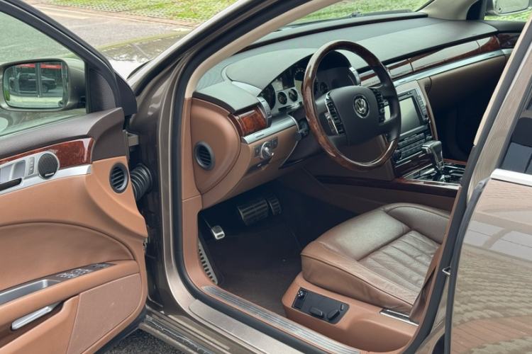 Used Volkswagen Phaeton 2015 3.0L Smart Edition Interior 5