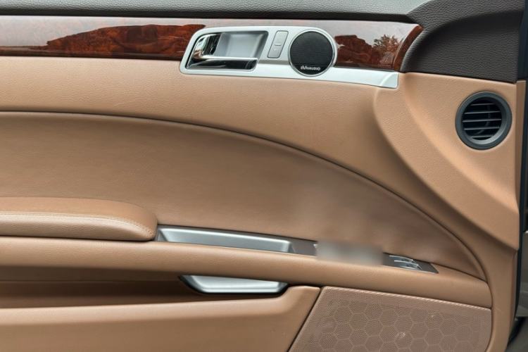 Used Volkswagen Phaeton 2015 3.0L Smart Edition Interior 8