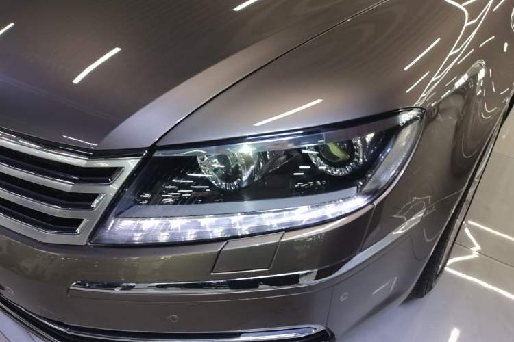 Used Volkswagen Phaeton 2015 3.0L Exclusive Edition Left Front Headlight