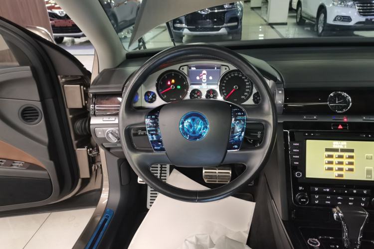 Used Volkswagen Phaeton 2015 3.0L Exclusive Edition Steering Wheel