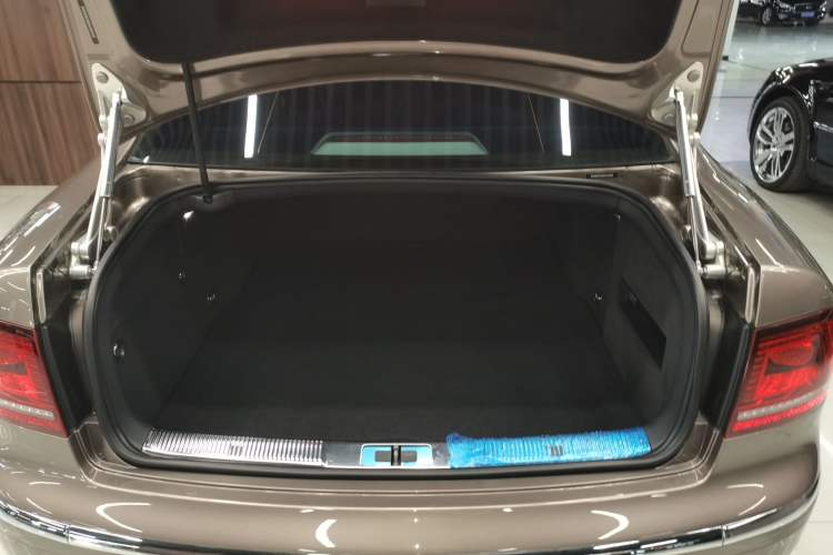 Used Volkswagen Phaeton 2015 3.0L Exclusive Edition Trunk