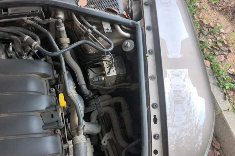 Used Volkswagen Phaeton 2015 3.0L Exclusive Edition Engine Bay Left