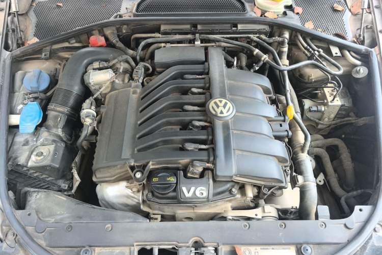 Used Volkswagen Phaeton 2015 3.0L Exclusive Edition Engine Bay