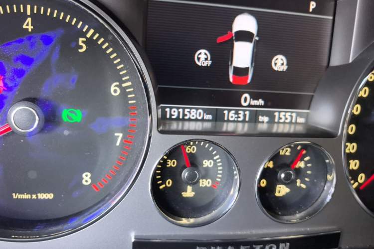 Used Volkswagen Phaeton 2015 3.0L Exclusive Edition Odometer Close Up
