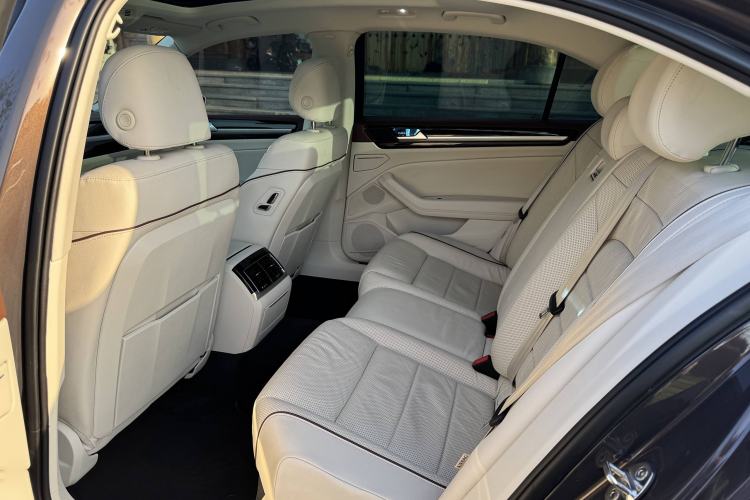 Used Volkswagen Phideon 2016 380TSI Two-Wheel-Drive Supreme Edition Interior 3