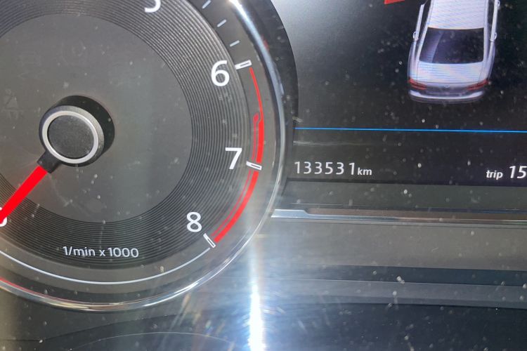 Used Volkswagen Phideon 2016 380TSI Two-Wheel-Drive Supreme Edition Odometer Close Up