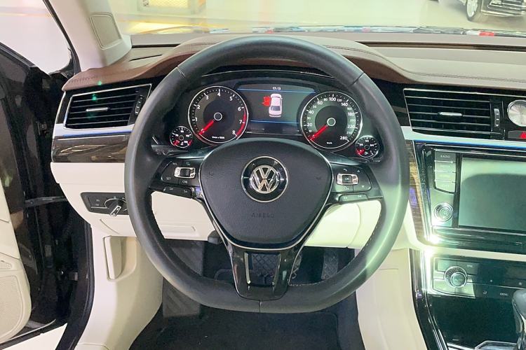 Used Volkswagen Phideon 2016 380TSI Two-Wheel-Drive Supreme Edition Steering Wheel