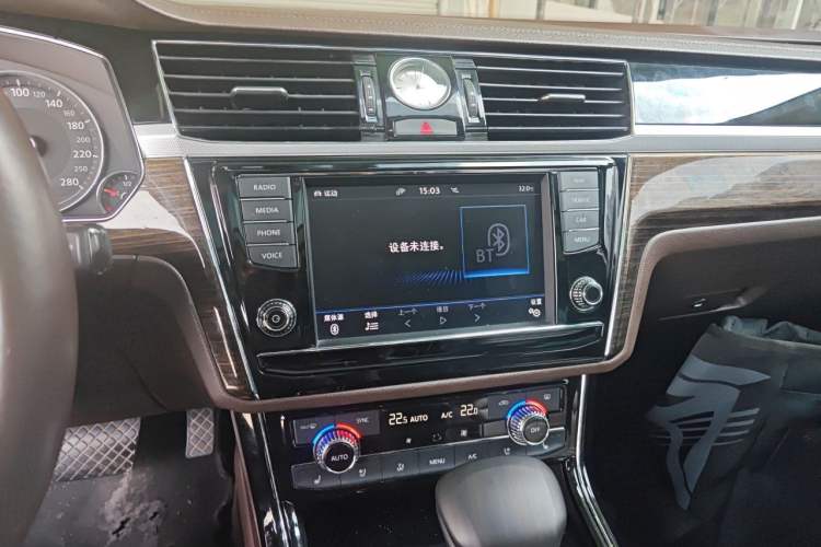Used Volkswagen Phideon 2016 380TSI Two-Wheel-Drive Supreme Edition Audio And AC Panel