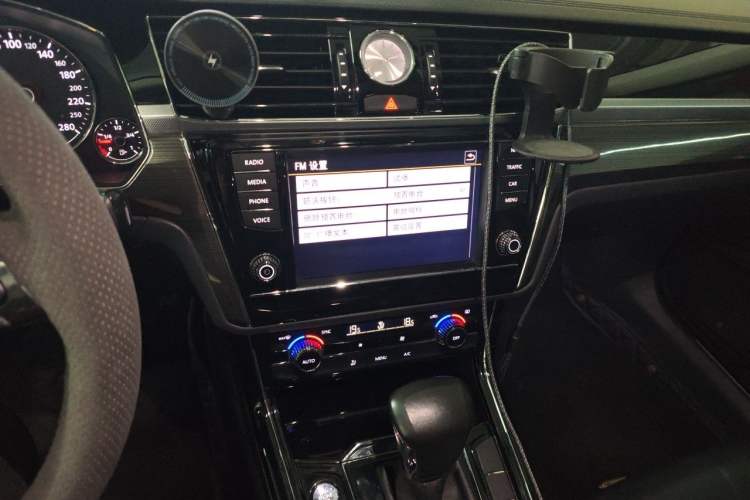 Used Volkswagen Phideon 2016 380TSI Two-Wheel-Drive Luxury Edition Audio And AC Panel