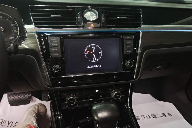 Used Volkswagen Phideon 2016 380TSI Two-Wheel-Drive Supreme Edition Audio And AC Panel
