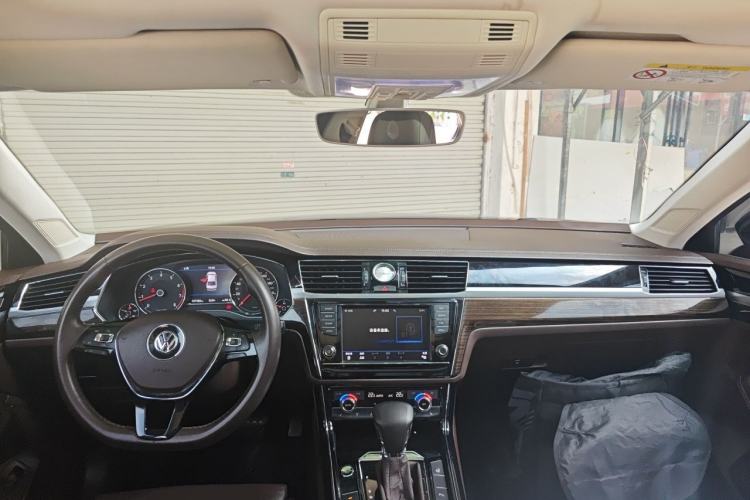 Used Volkswagen Phideon 2016 380TSI Two-Wheel-Drive Supreme Edition Center Console