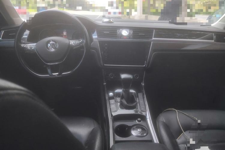 Used Volkswagen Phideon 2016 380TSI Two-Wheel-Drive Luxury Edition Center Console