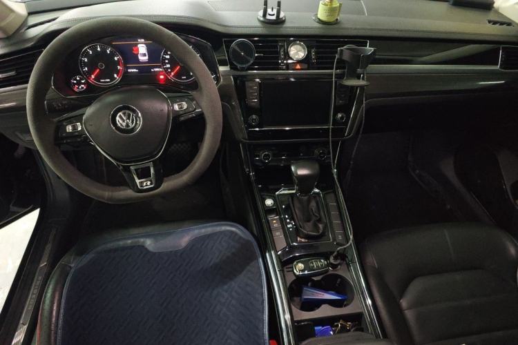 Used Volkswagen Phideon 2016 380TSI Two-Wheel-Drive Luxury Edition Center Console