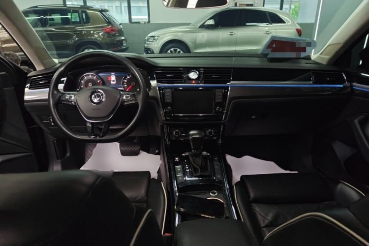 Used Volkswagen Phideon 2016 380TSI Two-Wheel-Drive Supreme Edition Center Console