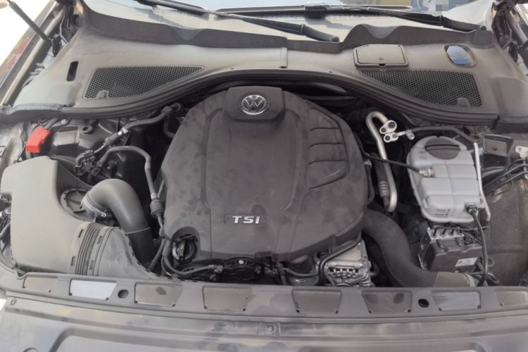 Used Volkswagen Phideon 2016 380TSI Two-Wheel-Drive Supreme Edition Engine Bay