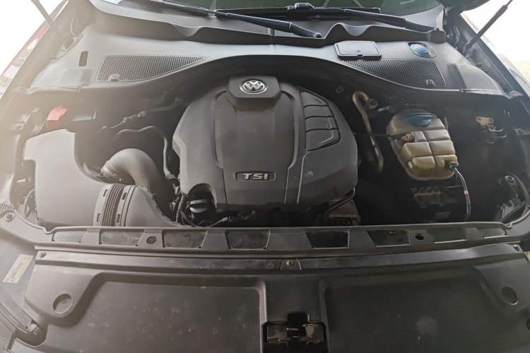 Used Volkswagen Phideon 2016 380TSI Two-Wheel-Drive Supreme Edition Engine Bay