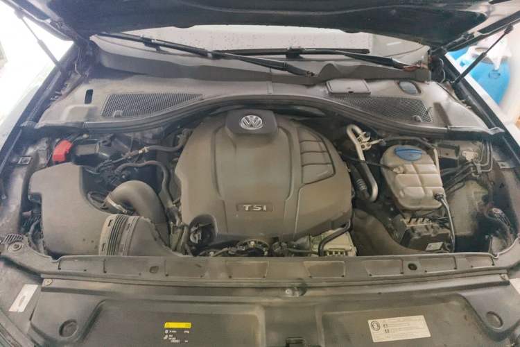 Used Volkswagen Phideon 2016 380TSI Two-Wheel-Drive Luxury Edition Engine Bay