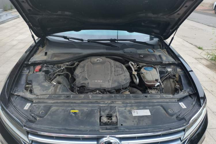 Used Volkswagen Phideon 2016 380TSI Two-Wheel-Drive Supreme Edition Engine Bay