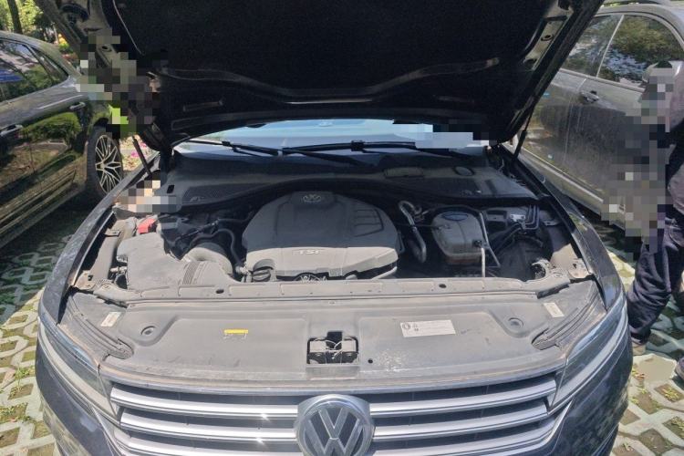 Used Volkswagen Phideon 2016 380TSI Two-Wheel-Drive Luxury Edition Engine Bay