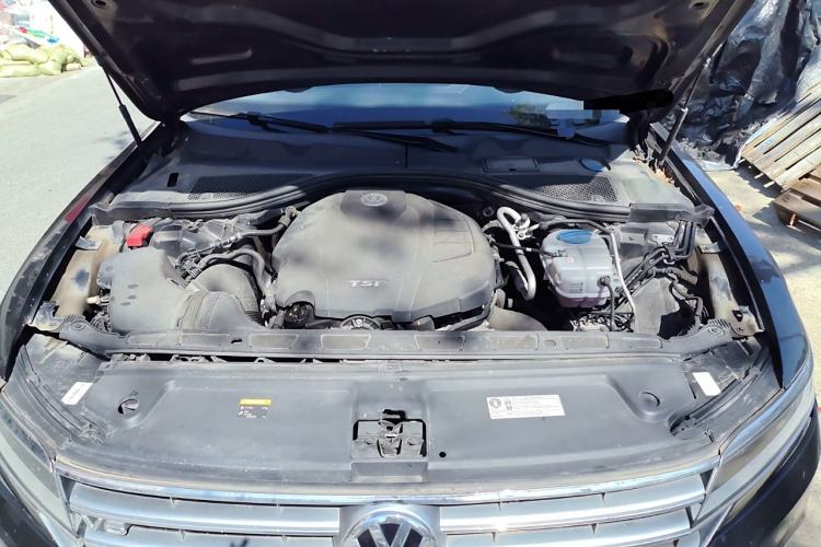 Used Volkswagen Phideon 2016 380TSI Two-Wheel-Drive Supreme Edition Engine Bay