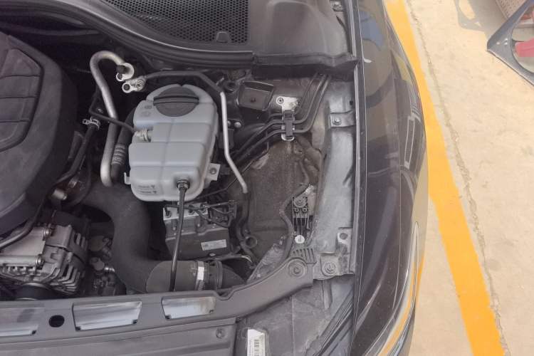 Used Volkswagen Phideon 2016 380TSI Two-Wheel-Drive Supreme Edition Engine Bay Left