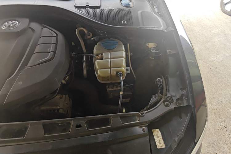 Used Volkswagen Phideon 2016 380TSI Two-Wheel-Drive Supreme Edition Engine Bay Left