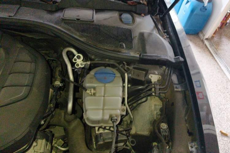 Used Volkswagen Phideon 2016 380TSI Two-Wheel-Drive Luxury Edition Engine Bay Left