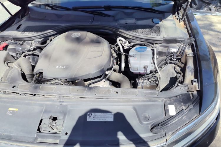 Used Volkswagen Phideon 2016 380TSI Two-Wheel-Drive Supreme Edition Engine Bay Left
