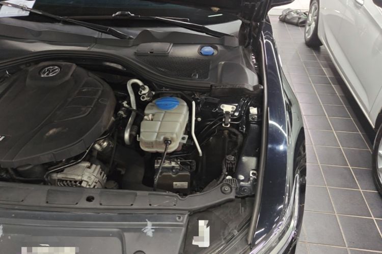 Used Volkswagen Phideon 2016 380TSI Two-Wheel-Drive Supreme Edition Engine Bay Left