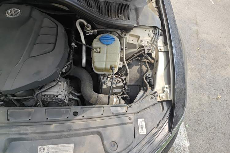 Used Volkswagen Phideon 2016 380TSI Two-Wheel-Drive Supreme Edition Engine Bay Left