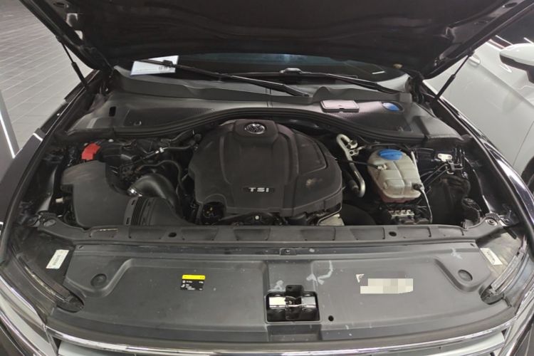 Used Volkswagen Phideon 2016 380TSI Two-Wheel-Drive Supreme Edition Engine Bay