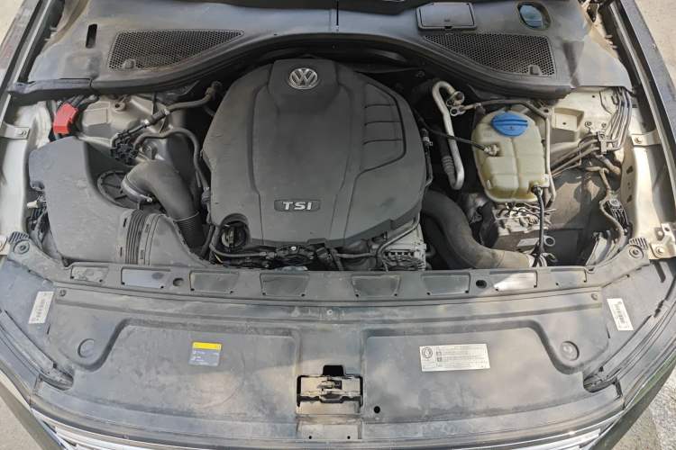 Used Volkswagen Phideon 2016 380TSI Two-Wheel-Drive Supreme Edition Engine Bay