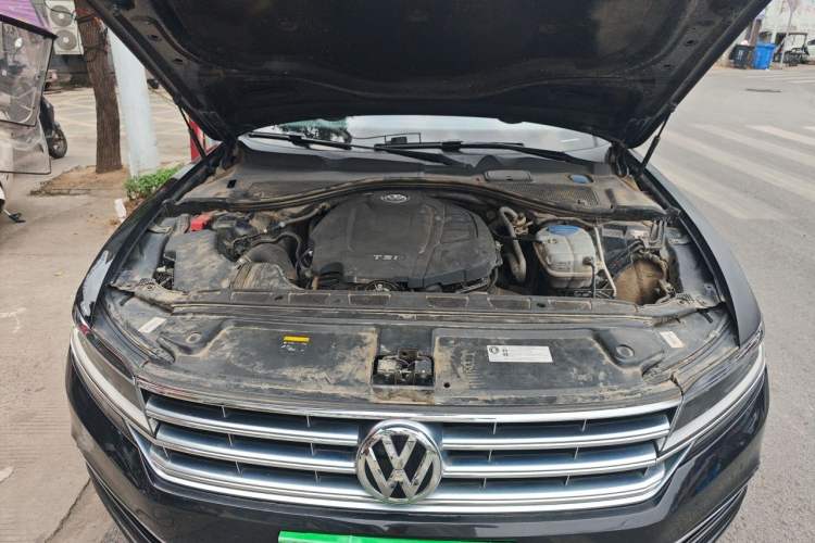 Used Volkswagen Phideon 2016 380TSI Two-Wheel-Drive Supreme Edition Engine Bay