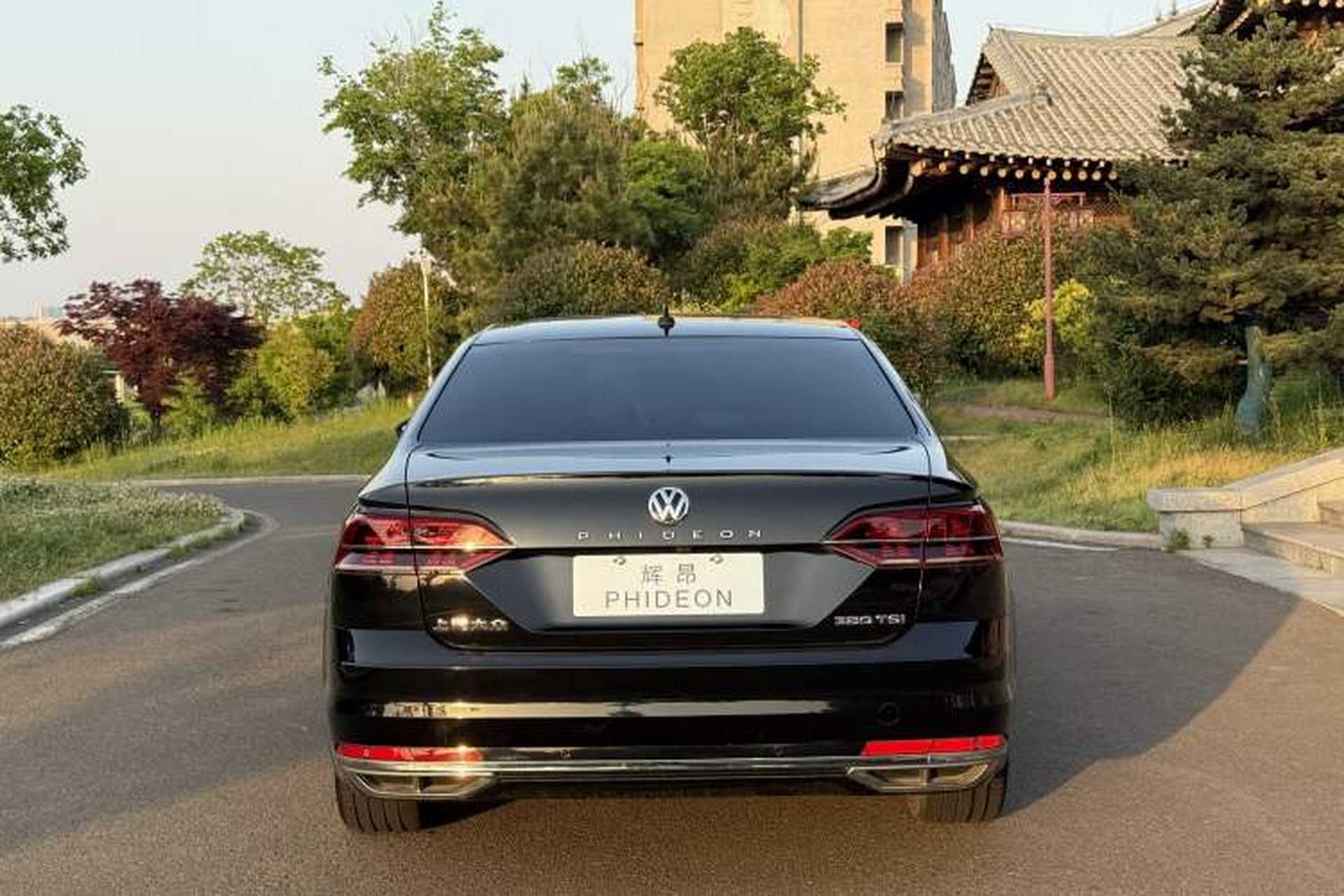 Used Volkswagen Phideon 2016 380TSI Two-Wheel-Drive Luxury Edition Exterior 4