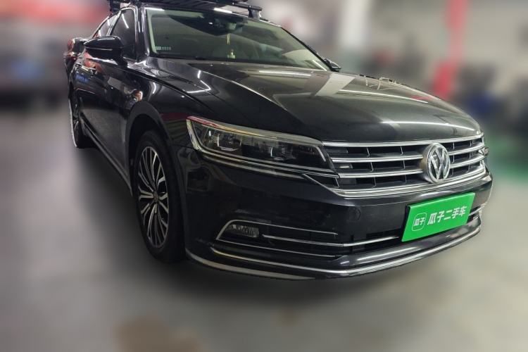 Used Volkswagen Phideon 2016 380TSI Two-Wheel-Drive Luxury Edition Front Right 45 Deg