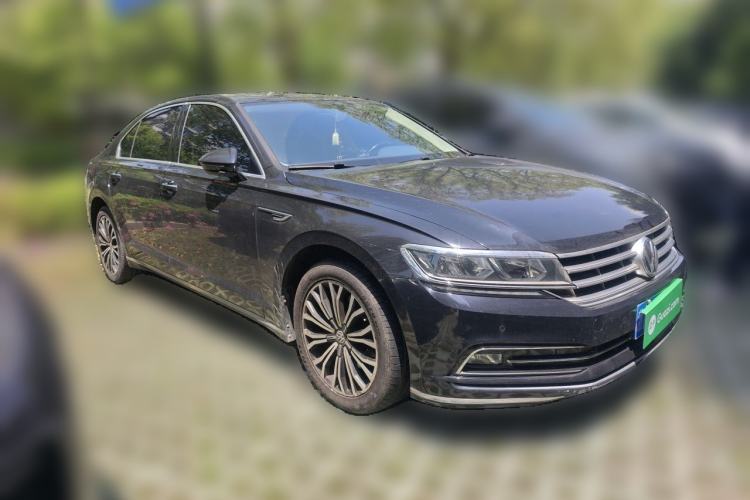 Used Volkswagen Phideon 2016 380TSI Two-Wheel-Drive Luxury Edition Front Right 45 Deg