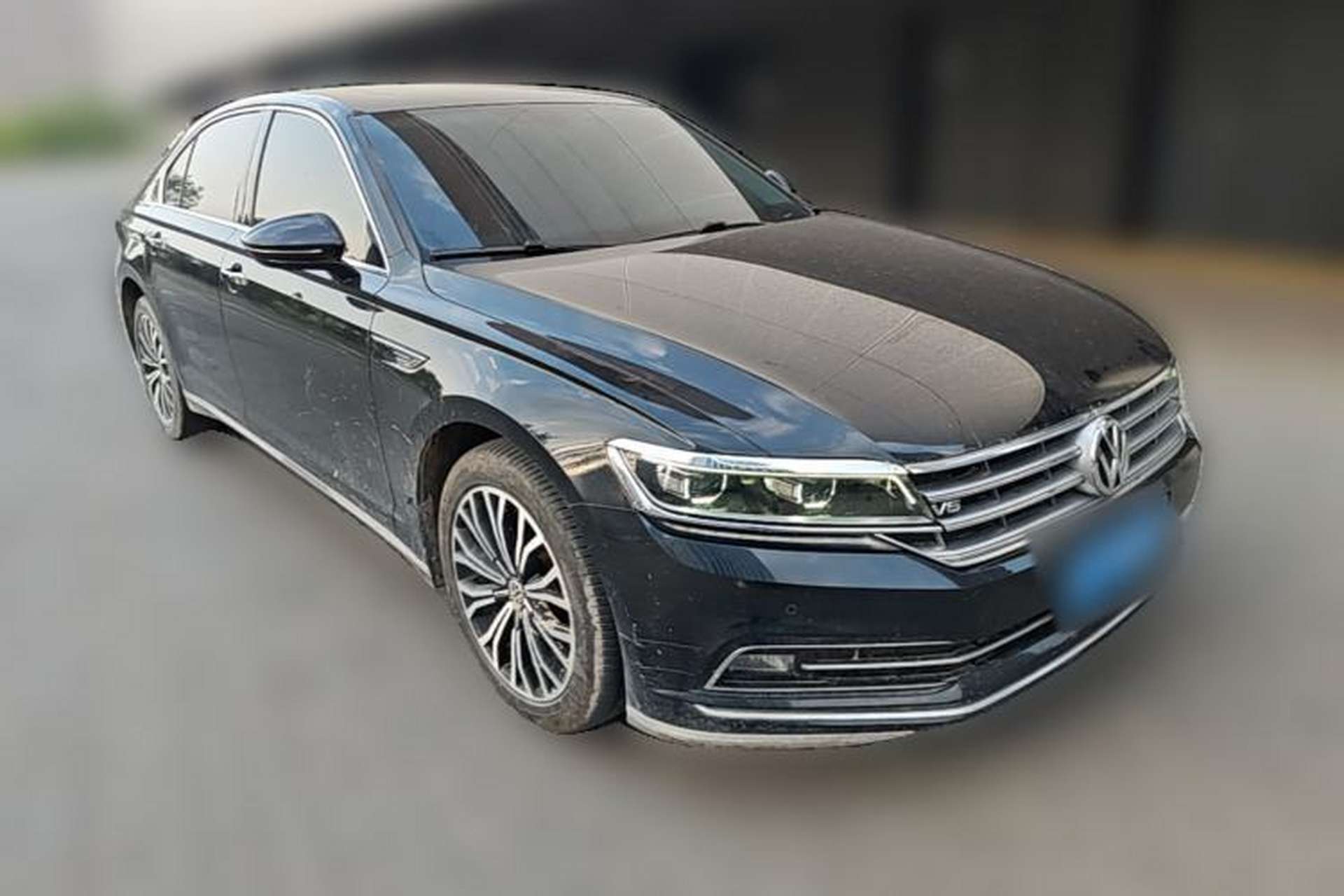 Used Volkswagen Phideon 2016 380TSI Two-Wheel-Drive Supreme Edition Front Right 45 Deg