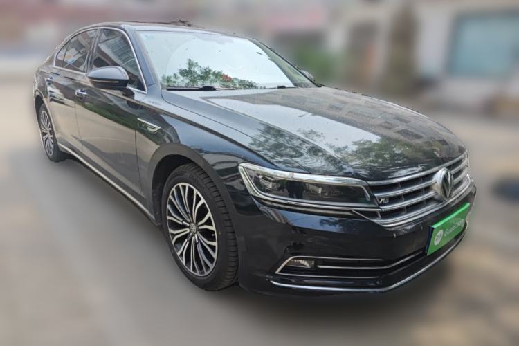 Used Volkswagen Phideon 2016 380TSI Two-Wheel-Drive Supreme Edition Front Right 45 Deg