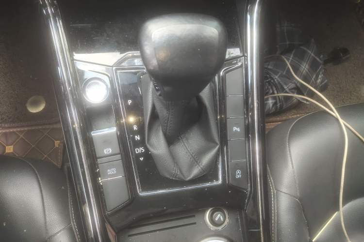 Used Volkswagen Phideon 2016 380TSI Two-Wheel-Drive Luxury Edition Gear Lever
