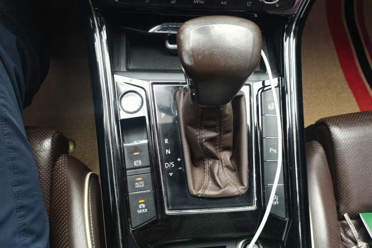 Used Volkswagen Phideon 2016 380TSI Two-Wheel-Drive Supreme Edition Gear Lever