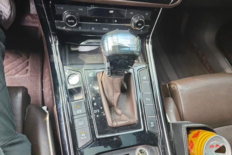 Used Volkswagen Phideon 2016 380TSI Two-Wheel-Drive Supreme Edition Gear Lever