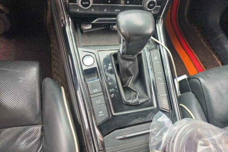 Used Volkswagen Phideon 2016 380TSI Two-Wheel-Drive Supreme Edition Gear Lever
