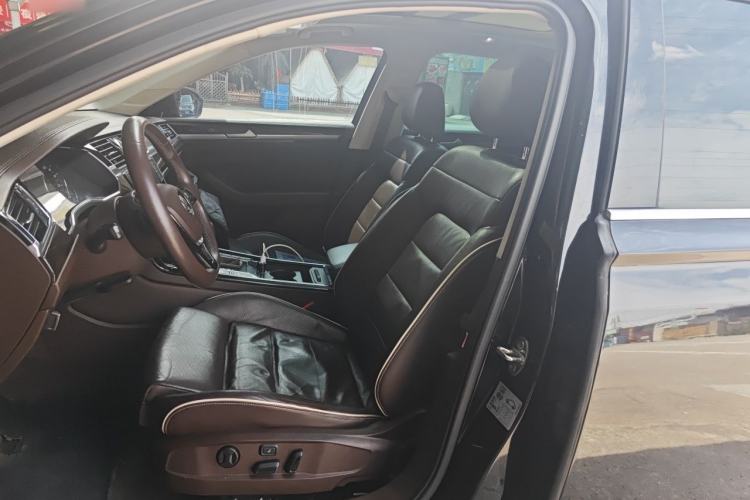 Used Volkswagen Phideon 2016 380TSI Two-Wheel-Drive Supreme Edition Left Front Seat