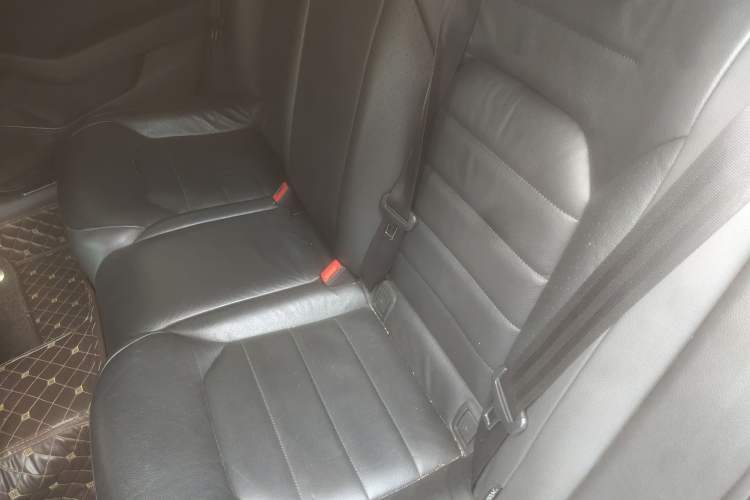 Used Volkswagen Phideon 2016 380TSI Two-Wheel-Drive Luxury Edition Left Rear Seat