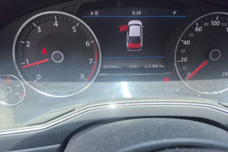 Used Volkswagen Phideon 2016 380TSI Two-Wheel-Drive Supreme Edition Odometer Close Up
